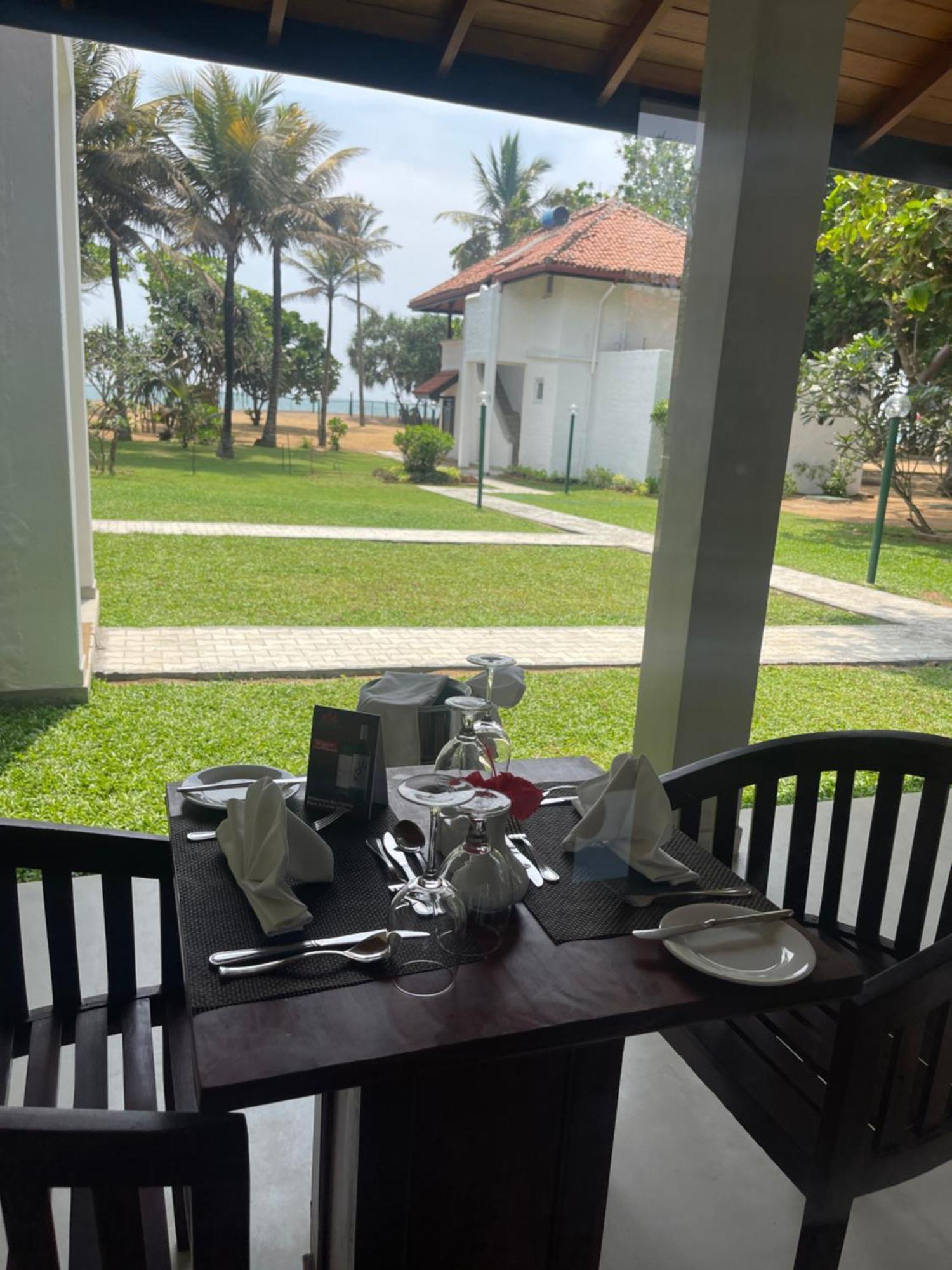Hibiscus Beach Hotel & Villas Калутара Екстер'єр фото