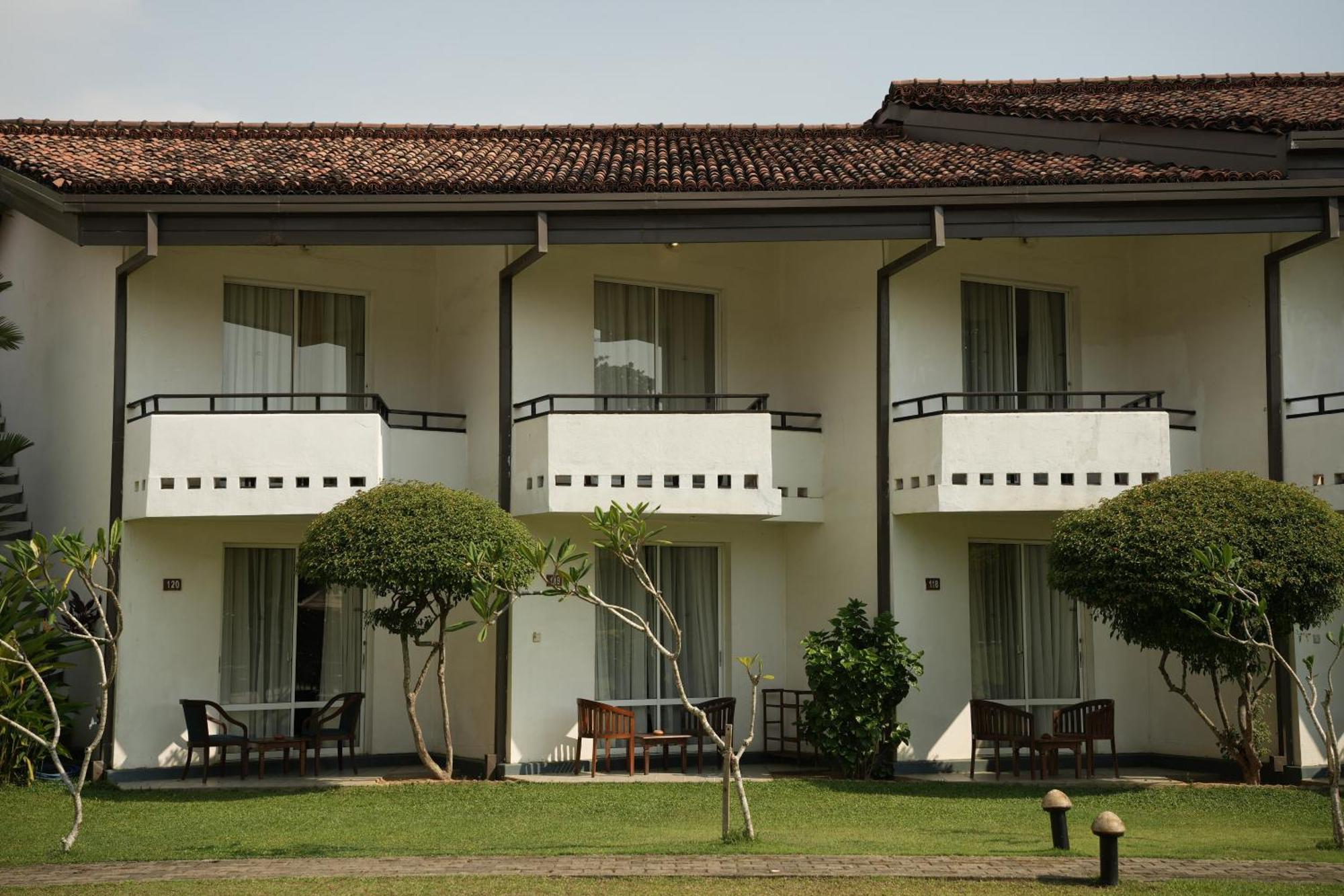 Hibiscus Beach Hotel & Villas Калутара Екстер'єр фото